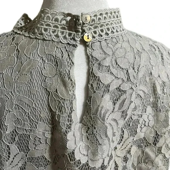 NWOT Listicle lace gray/silver long sleeve top medium - Picture 4 of 13